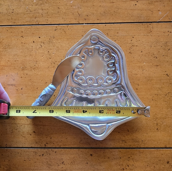 New pewter Christmas plate with spreader. - Picture 9 of 10